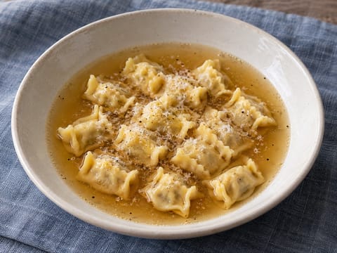 Agnolotti dal Plin in Brodo (pâtes farcies pincées en bouillon)