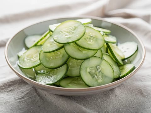 Agurkesalat (salade de concombre danoise à la vinaigrette sucrée au vinaigre) Agurkesalat (salade de concombre danoise à la vinaigrette sucrée au vinaigre)
