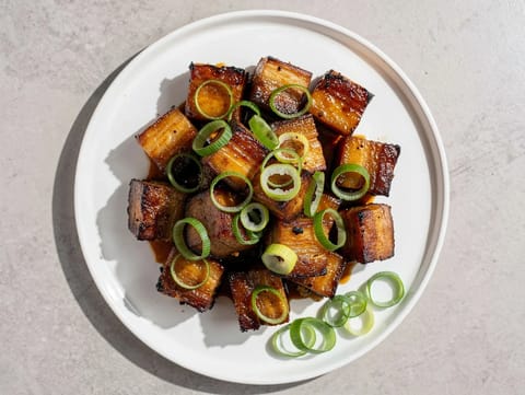 Bucățele de burtă de porc cu miere și soia la air fryer