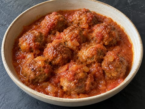 Albóndigas en Salsa (Meatballs in Tomato and White Wine Sauce) Albóndigas en Salsa (Meatballs in Tomato and White Wine Sauce)