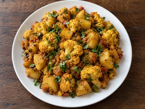 Aloo Gobi (Kartoffel-Blumenkohl-Curry)