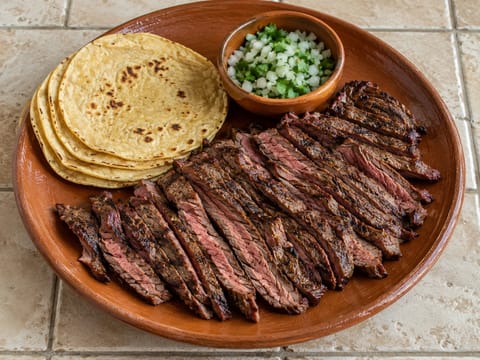 Arrachera a la Parrilla (lime ve sarımsaklı ızgara etek biftek) Arrachera a la Parrilla (lime ve sarımsaklı ızgara etek biftek)
