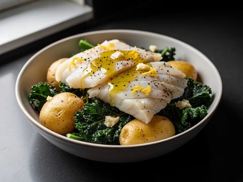 Bacalhau Bowl (bacalao en salazón con patatas y col rizada) Bacalhau Bowl (bacalao en salazón con patatas y col rizada)