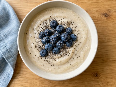 Banános-zabos reggeli smoothie tál