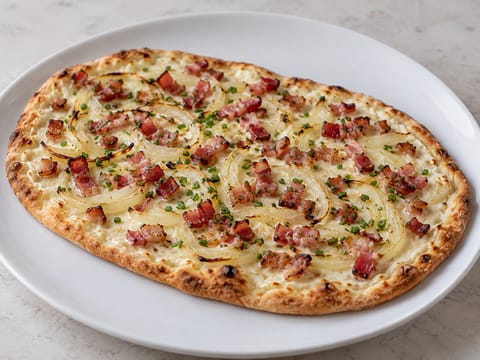 Focaccia bavarese con crème fraîche, pancetta e cipolle Focaccia bavarese con crème fraîche, pancetta e cipolle