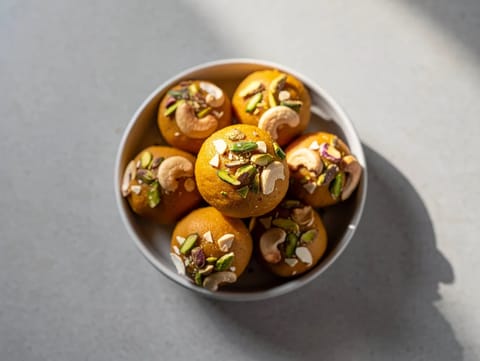 Besan Ladoo (kikhernejauhomakeiset)