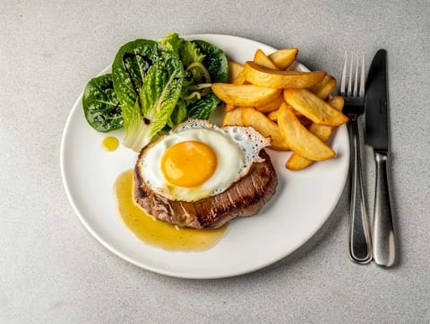 Bitoque (filete portugués con huevo frito)