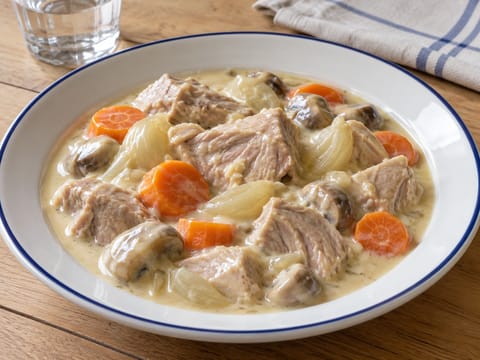 Blanquette de Veau (stufato francese di vitello cremoso) Blanquette de Veau (stufato francese di vitello cremoso)