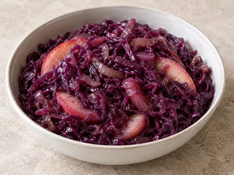 Braised Red Cabbage with Apples and Cloves