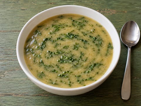 Brazilian Caldo Verde (Kale lahanası ve Sucuk Çorbası)