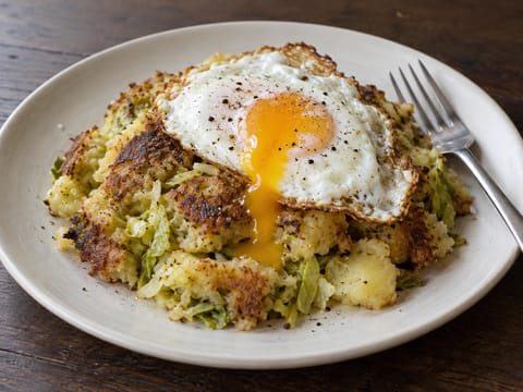 Bubble and Squeak avec œuf au plat Bubble and Squeak avec œuf au plat