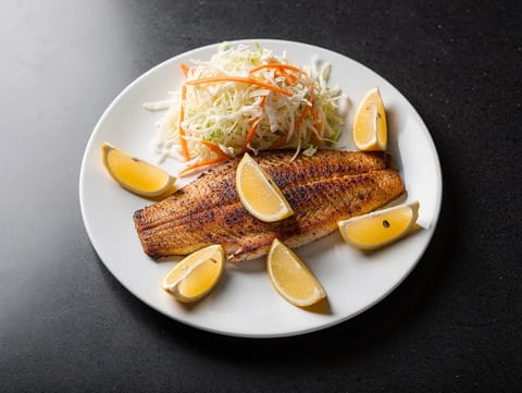 Bagre Cajun Blackened com Coleslaw Bagre Cajun Blackened com Coleslaw