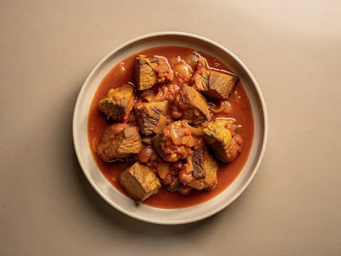 Carne con Tomate (andalusisches Schweinefleisch in Tomatensauce)