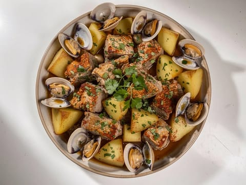 Carne de Porco à Alentejana (πορτογαλικό χοιρινό με αχιβάδες)