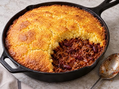 Chili mit Cornbread aus der Gusseisenpfanne Chili mit Cornbread aus der Gusseisenpfanne
