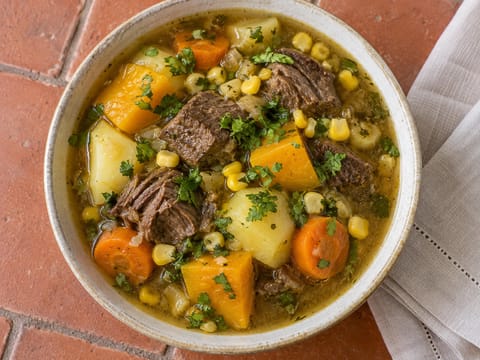Cazuela de Vacuno (chilenischer Rind- und Gemüseeintopf)