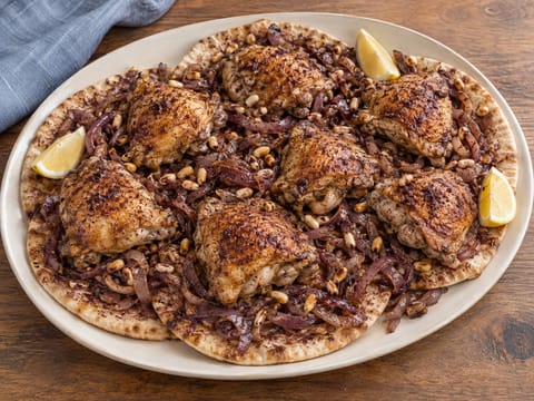 Chicken Musakhan (pollo al sommacco con cipolle e pita)