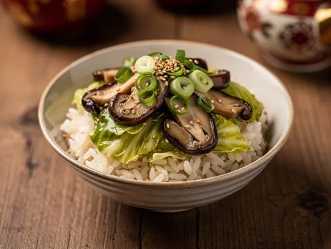 Bol de orez cu varză chinezească și ciuperci shiitake
