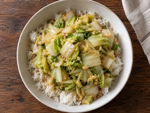 Chinese Cabbage Stir-Fry Bowl (cavolo napa e riso jasmine) Chinese Cabbage Stir-Fry Bowl (cavolo napa e riso jasmine)