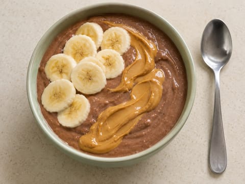 Μπολ smoothie σοκολάτα-φυστικοβούτυρο-μπανάνα Μπολ smoothie σοκολάτα-φυστικοβούτυρο-μπανάνα