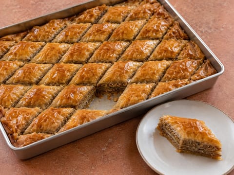 Bal ve Portakal Şerbetli Noel Baklava Tepsisi Bal ve Portakal Şerbetli Noel Baklava Tepsisi