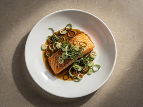 Salmón glaseado con cítricos con naranja, soja y miel