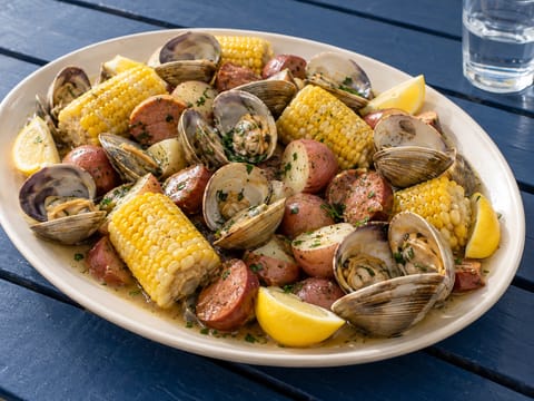 Clam Bake med majs og kartofler Clam Bake med majs og kartofler