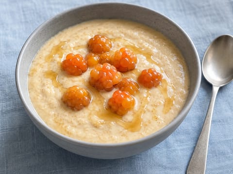 Smoothie bowl med multer og havre