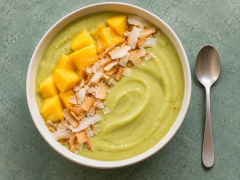 Smoothie bowl καρύδας με πάνταν