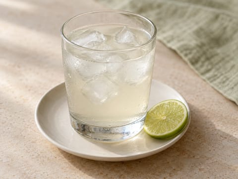 Svalkande kokosvatten- och lime