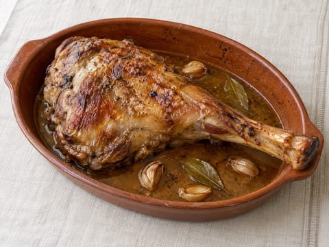 Cordero Asado a la Segoviana (segovialaistyylinen paahdettu lammas) Cordero Asado a la Segoviana (segovialaistyylinen paahdettu lammas)
