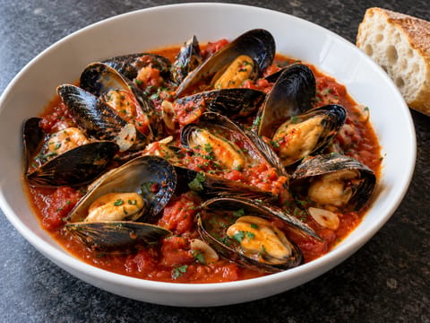 Cozze alla Tarantina (mejillones en salsa de tomate y ajo) Cozze alla Tarantina (mejillones en salsa de tomate y ajo)