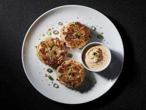Chiftele de crab cu aioli Old Bay Chiftele de crab cu aioli Old Bay