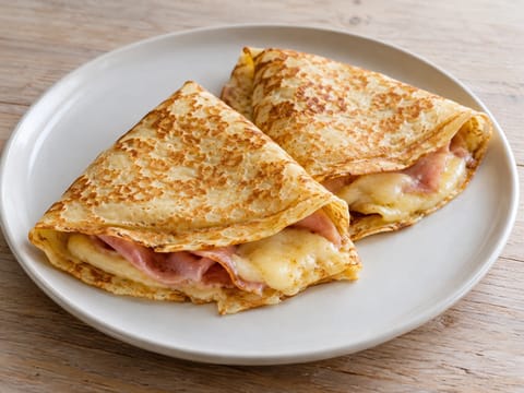Crêpes mit Schinken und Gruyère Crêpes mit Schinken und Gruyère