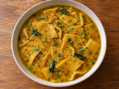 Gujarati Dal Dhokli (hvededumplings i linsebouillon) Gujarati Dal Dhokli (hvededumplings i linsebouillon)