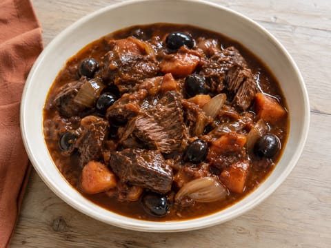 Daube Provençale (langtidsbraiseret oksekød med oliven og appelsin)