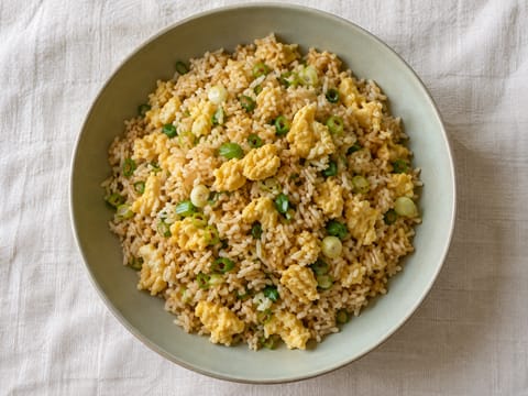 Riz frit basique aux œufs