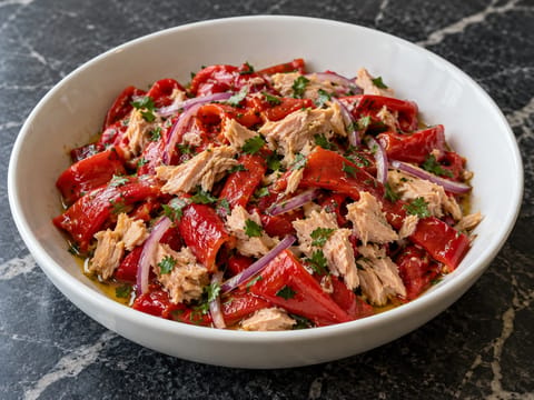 Ensalada de Piquillos y Atún (piquillo paprika- és tonhalsaláta) Ensalada de Piquillos y Atún (piquillo paprika- és tonhalsaláta)