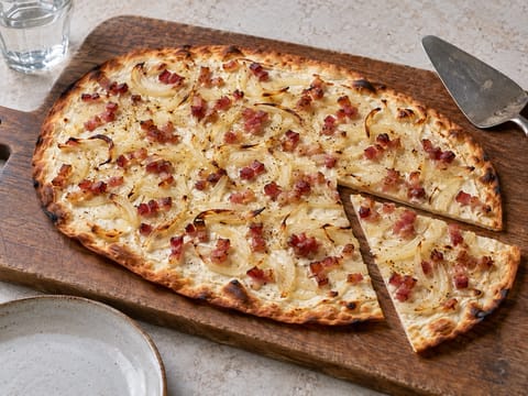 Flammkuchen (pão achatado à alemã) Flammkuchen (pão achatado à alemã)