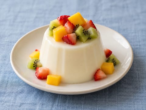 Gelatina de Leche con Frutas (mléčná želatina s ovocem)