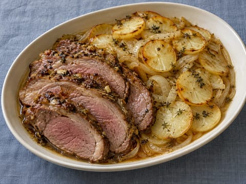 Gigot d’Agneau Boulangère (pierna de cordero asada lentamente con patatas) Gigot d’Agneau Boulangère (pierna de cordero asada lentamente con patatas)