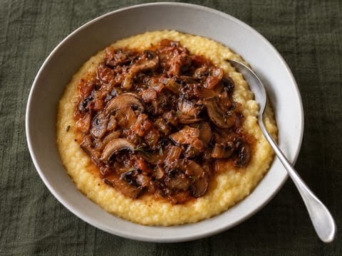 Mămăligă fără gluten cu ragù de ciuperci