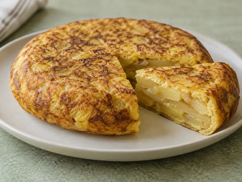 Tortilla Española (omelete espanhola de batata) Tortilla Española (omelete espanhola de batata)