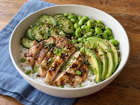 Poke bowl s grilovaným kuřetem