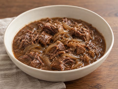 Hachee (ragoût néerlandais de bœuf aux oignons)