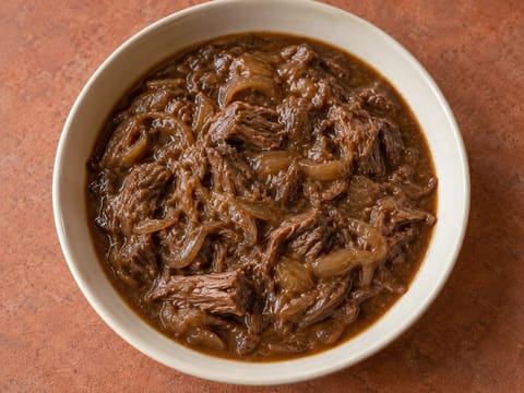 Hachee (ragoût néerlandais de bœuf braisé et d’oignons) Hachee (ragoût néerlandais de bœuf braisé et d’oignons)