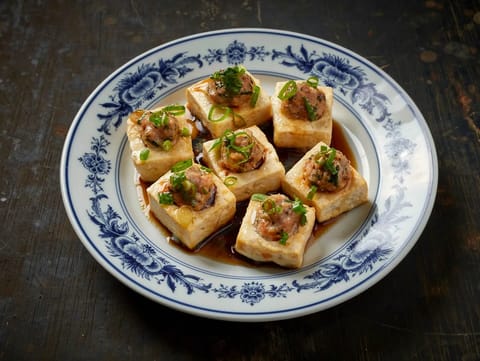 Hakka-Tofu gefüllt (Tofu mit Schweinehack gefüllt)