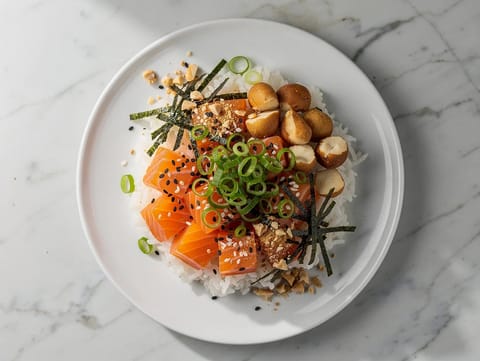 Pokébowl met zalm op Hawaiiaanse wijze Pokébowl met zalm op Hawaiiaanse wijze