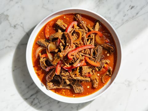 Ropa Vieja (Domates ve Biber Sosunda Didiklenmiş Dana Eti)