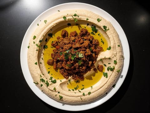 Hummus med kryddat lamm
